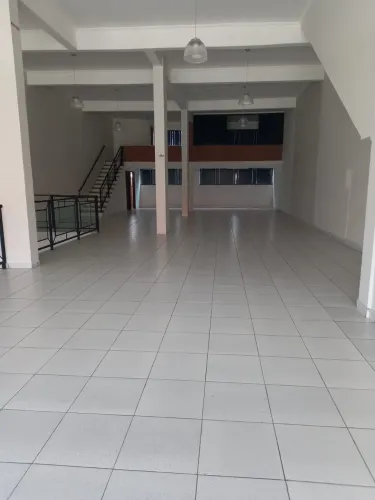 Salão Comercial Reformado c/ Mezanino e 3 Banheiros na Zona Norte de Sorocaba!