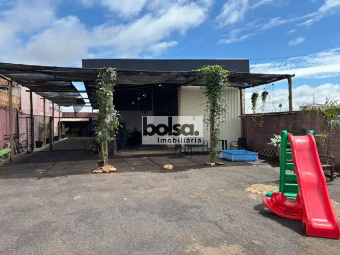 Casa estilo galpão para venda com 576 m² de terreno no Jardim Terra Branca, Bauru - SP