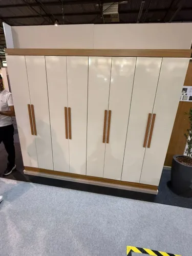 Guarda Roupa Paris 8 Portas Novo Produto Na Caixa/Entrega É Montagem Grátis Loja R L