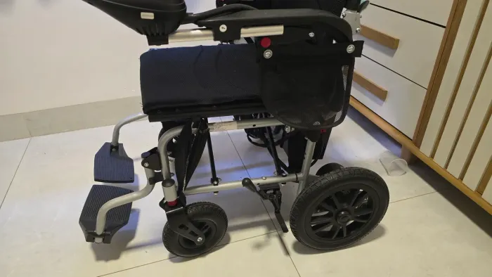Cadeira de Rodas Motorizada Dellamed D750 Leve Dobrável 120kg Preto