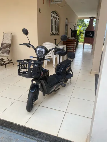 Moto elétrica ( pouco usada, novinha )