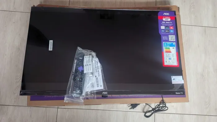 TV 32" Smart Zero uso na Caixa