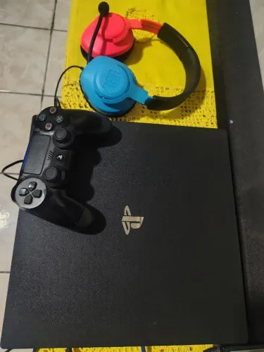 PS4 PRO + FONE JBL