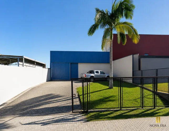 Barracão no Bacacheri na rodovia Regis Bittencourt, com 408 m² área total.