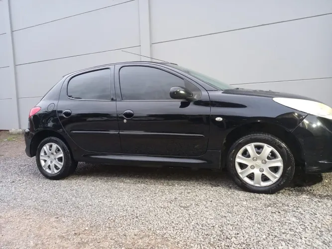 Peugeot 207 XR 1.4 Flex 8V 5P 2010