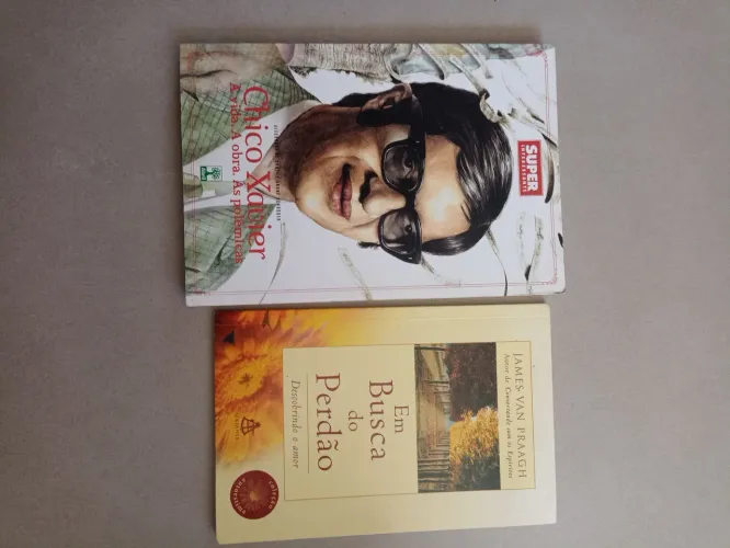 Combo livros Chico Xavier " a vida a obra as polêmicas " e Em busca do perdão 