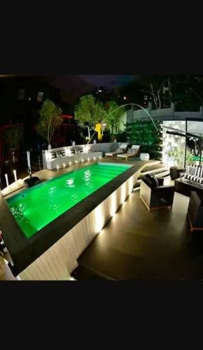 Piscina iluminada