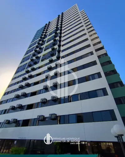 Apartamento com 03 quartos (01 suíte), ventilado, andar alto e vista para o mar.