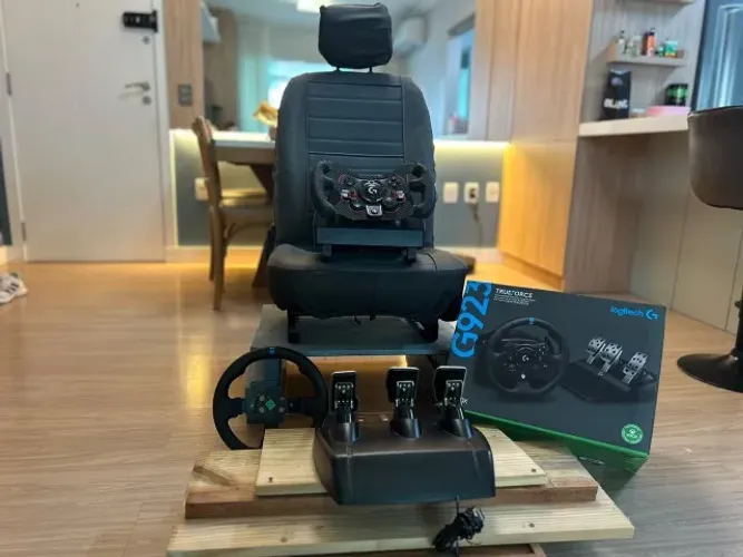 Volante + Banco + Suporte pedal + Add ON - Logitech G923 TRUEFORCE XBOX/PC