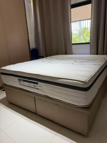 Base de cama Queen com colchão