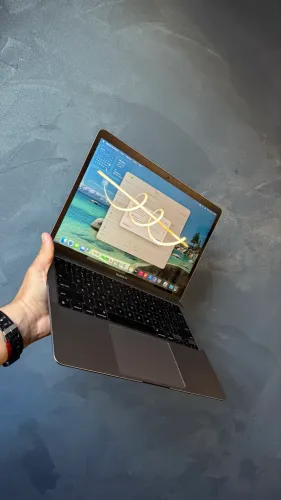 MacBook Air M1 8/256 bat 94%