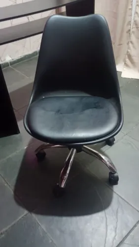 Cadeira giratória com rodinhas 