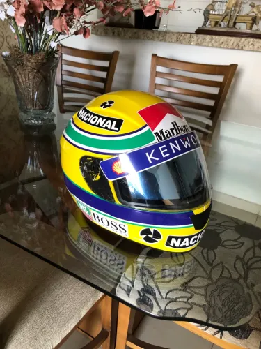 Capacete Ayrton Senna novo impecável