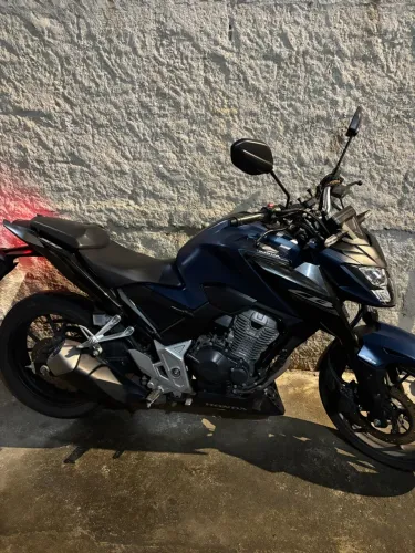 Troco financiamento da CB 300f, por financiamento de carro