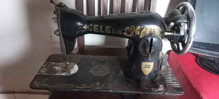 Maquina de costura antiga