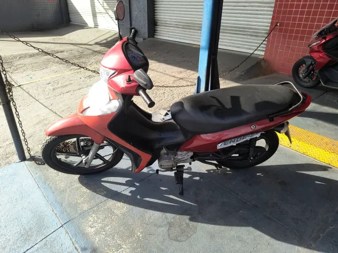 Vendo moto jet wuyang 50cc ano 2014, nunca emplacada com nota fiscal e recibo.