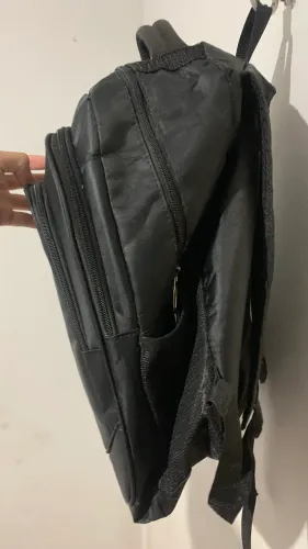 Mochila preta em ótimo estado (usada 4 vezes)