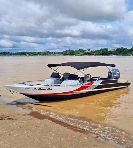 Lancha com 200hp