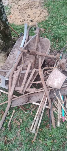 Ferros velhos para vender ( DOAÇÃO)