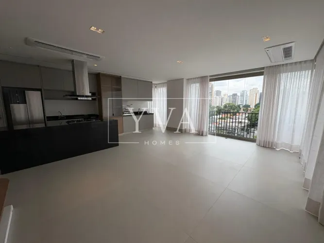 Apartamento de 160m² no Itaim, 3 suítes, 2 vagas e depósito.