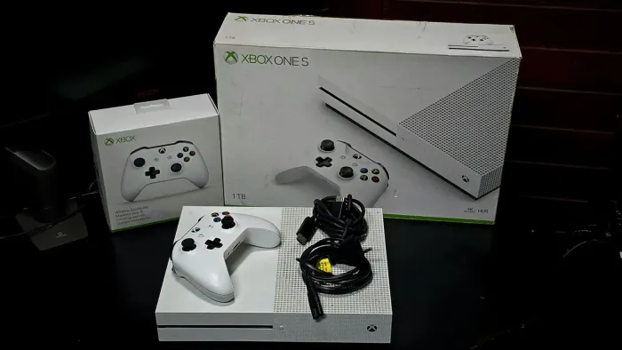 Xbox One S, 1Tb, 4K ultra HD + 1 Controle e cabo HDMI