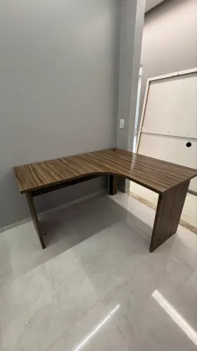 Mesa escritório em L 250 reais