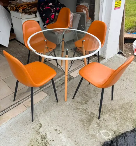 Mesa de jantar 4 cadeiras nova