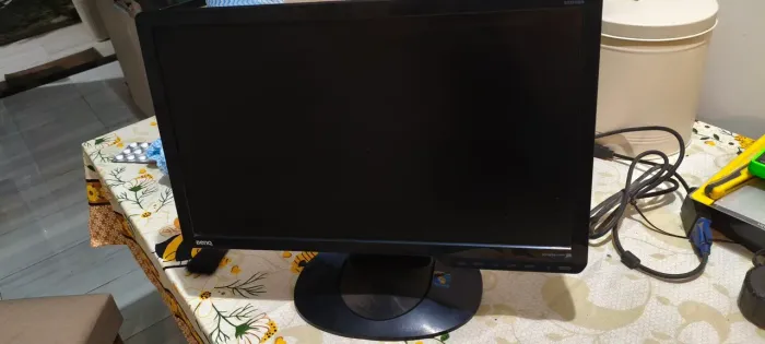 Monitor Benq 18,5" com defeito.