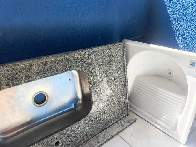  Pia de granito com cuba de Inox + Pia/Tanque - Ótimo Estado