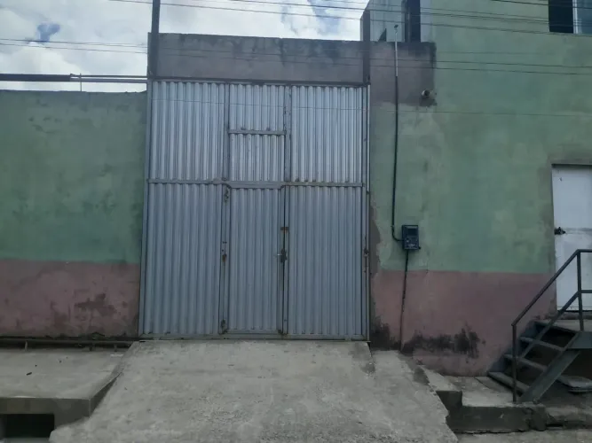 Prédio comercial no Planalto Pingão