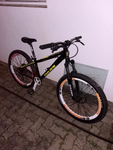 Vende se bicicleta