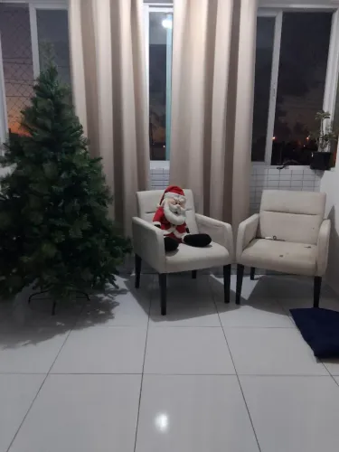 Linda e imponente Árvore de Natal + enfeites