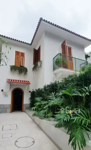 Casa em Condomínio no Jardim Botânico.