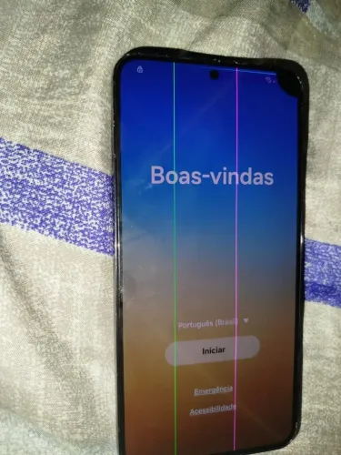 Cel Samsung s22 com pequeno defeito na tela que não interfere o uso