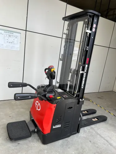 EMPILHADEIRA PATOLADA ELETRICA 1,6TON