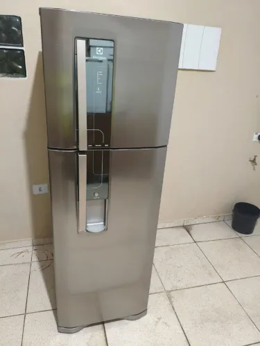 Vendo geladeira inox Frost Free duplex com digital