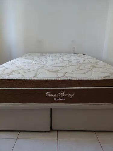 Cama box casal com baú