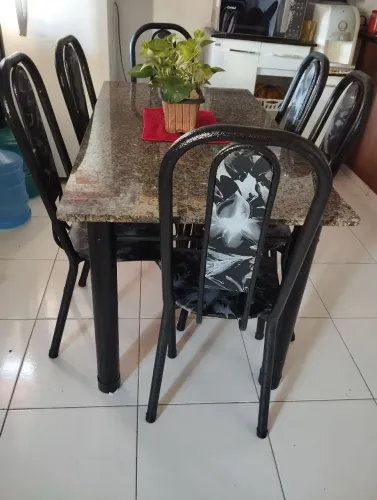 Mesa de mármore craqueada 6 cadeiras