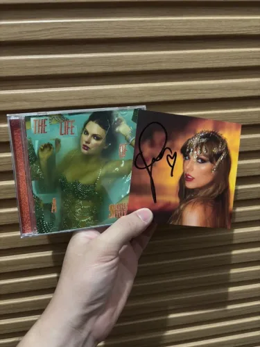 Taylor Swift The Life Of A Showgirl - Cd Autografado Foto 1