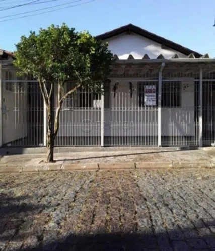 Casa de 3 dormitórios com edícula + 2 casas germinadas - terreno de 500m² - Bairro de Sant