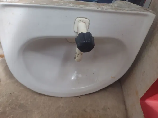 Pia de banheiro em louça 45cm. Valor 50 reais, zap *