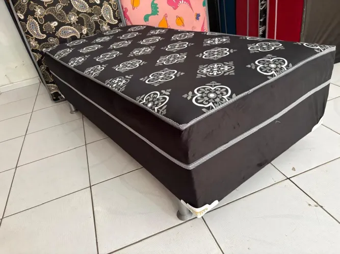Cama de solteiro de espuma alta