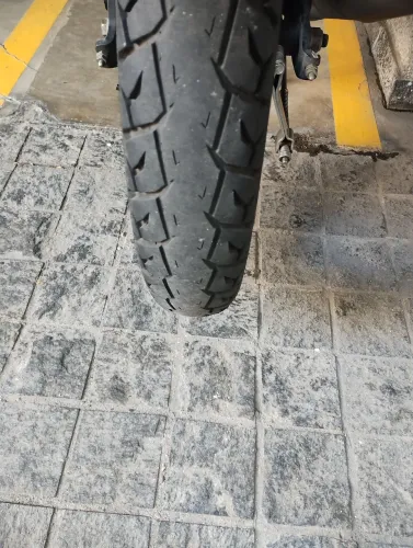 Par de pneus em ótimo estado