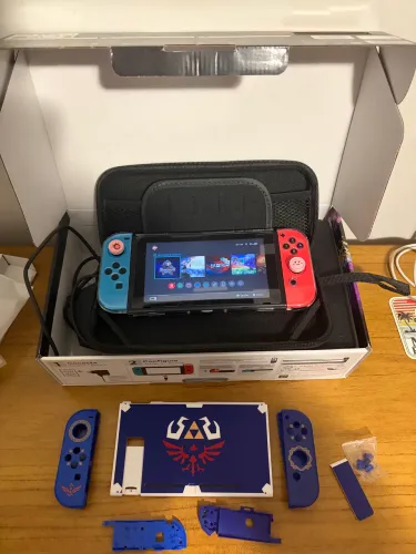 Nintendo Switch - Com caixa original, todos os acessórios + case e pelicula  