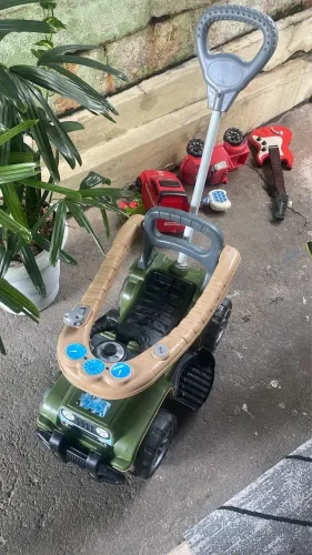 Carrinho Jeep infantil 