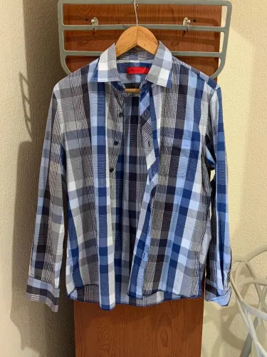 Belíssima Camiseta de Botões Xadrez - Tamanho M - Manga Longa