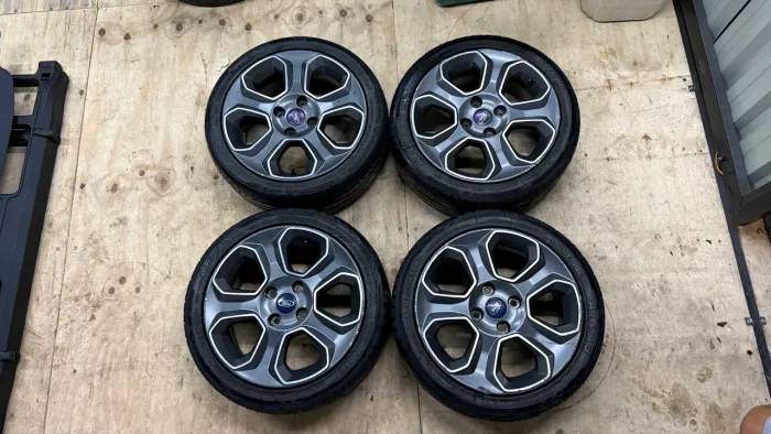 Jogo de rodas Ford Original 4x108 EcoSport Freestyle New Fiesta Ka com Pneus