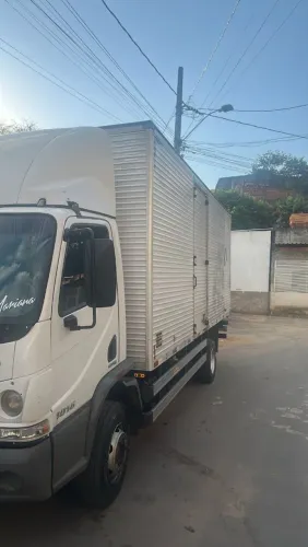 Caminhão acello 10/16 bau 6.10