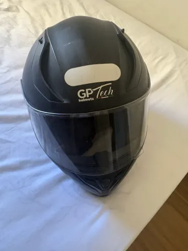 Capacete semi novo