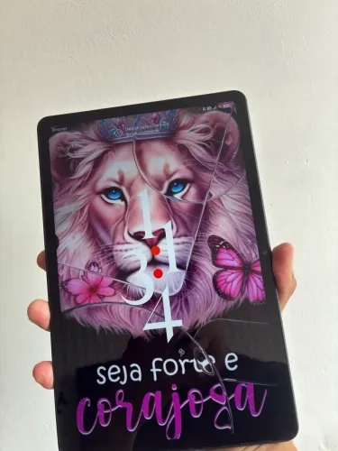 É um tablet da REDMI ele está com seis meses de uso ?